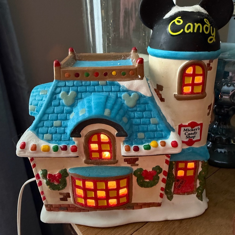 RETIRED Disney Dept 56 Mickey’s Candy Shop Christmas Village w/ Box - Picture 6 of 9